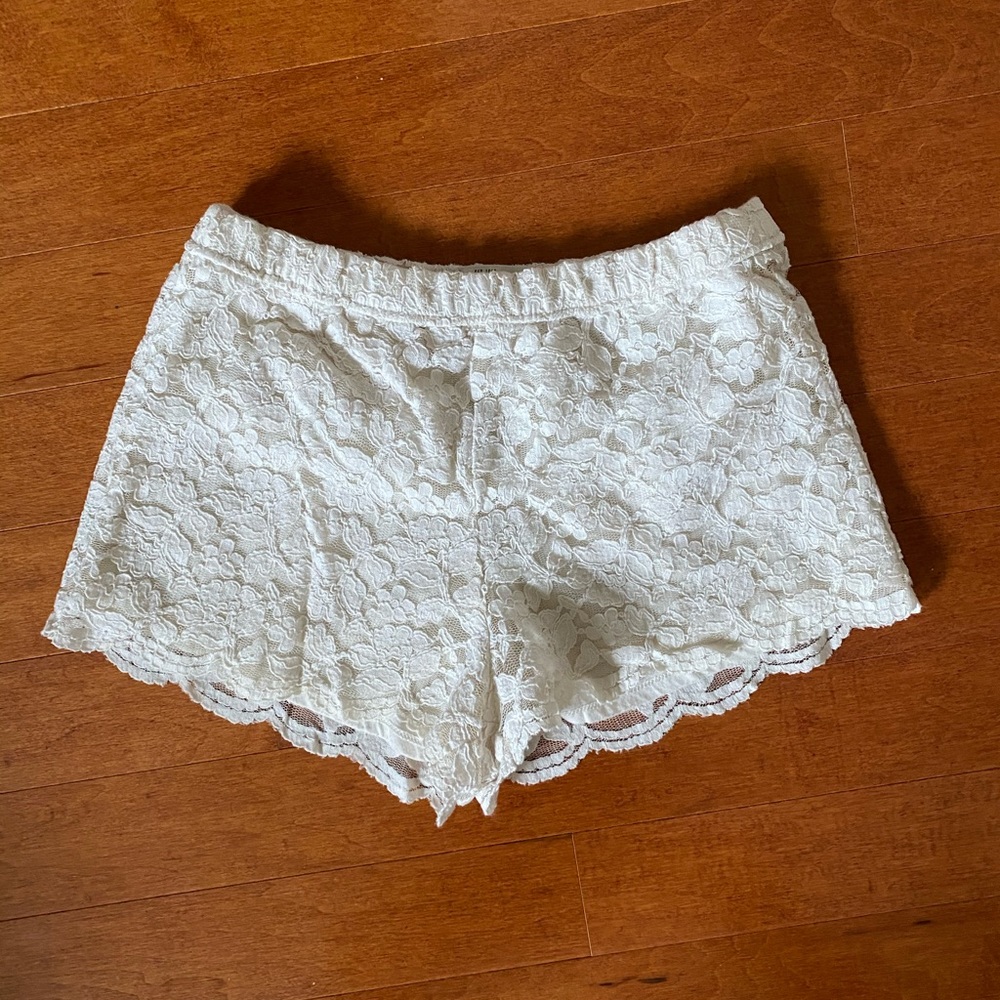 A&F scalloped lace shorts